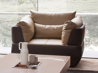  极简风格 头层进口小黄牛皮+实木框架+高密度回弹海绵 单人位沙发