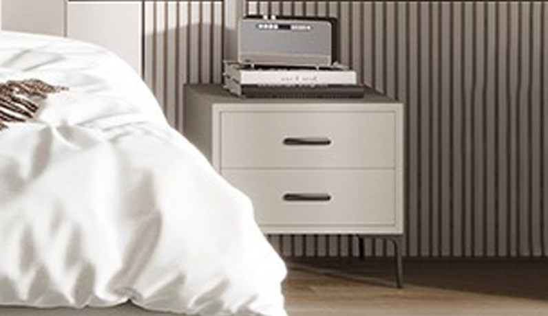 歌迪 极简风格 全实木柜体+松木抽屉 扪皮 床头柜（黑色横拉手）