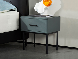  国际知名品牌 现代简约百搭款 柔润扪皮储物床头柜（颜色可定制 详情可咨询客服）（此产品有短途物流费）