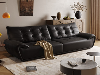  现代简约 小黑熊沙发 细腻柔韧仿真皮 棋盘格拉点微倾靠背 贴合人体曲线 倾斜式折耳设计 躺靠随心 四人位直排沙发