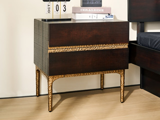  英伦风 进口实木微雕工艺 设计感深浅光影变化 经典双抽 床头柜