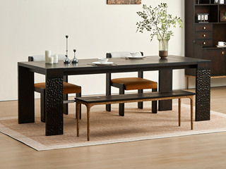  英伦风 进口实木微雕工艺 设计感深浅光影变化 实木大板直拼装饰铜件 宽厚桌腿稳固承重 2.2米 餐桌