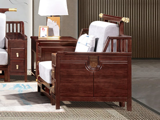  新中式 进口乌金木 纹理自然温润 亲肤透气棉麻布 “浮雕+嵌铜”装饰纹理 立体层次 五金铜套点缀 黑檀色 单人位沙发（抱枕花色随机）