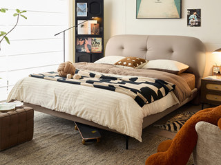  顾家家居旗下轻时尚品牌 极简风格 吐司床 细腻柔软仿真皮“气垫”般松软靠感 高弹饱满海绵大靠包 设计感深拉点 坚实稳固碳素钢脚 素简灰 1.8*2.0米 床（搭配5D实木静音排骨架）