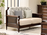 艾美利嘉 经典美式风格 高品级北美进口桃花芯木 高织高密棉麻布 曲线弧度圆润实木脚 高弹厚实饱满海绵座包 进口俄罗斯落叶松实木框架 黑胡桃色 双人位沙发（整体沙发 下单前需确认电梯和楼梯尺寸）